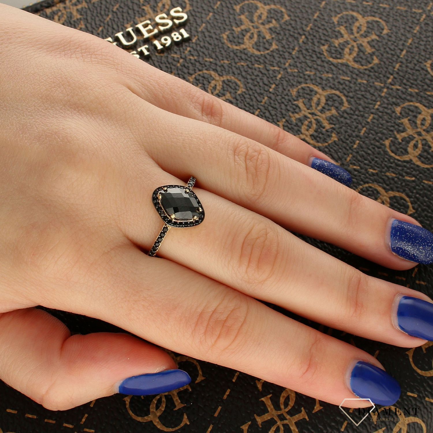 Pierścionek złoty 585 'Klasyczna czerń' PI 5791 (1).jpg